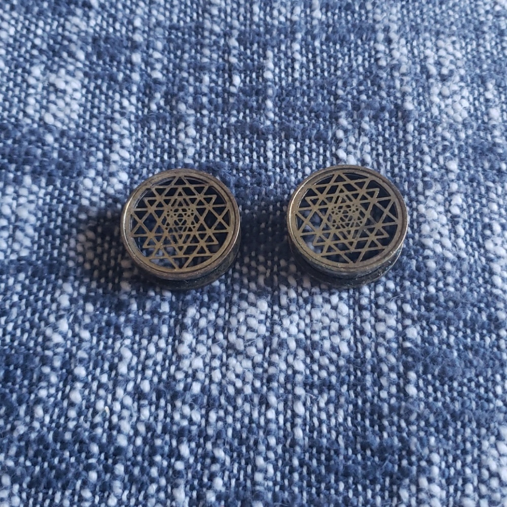 1" plugs